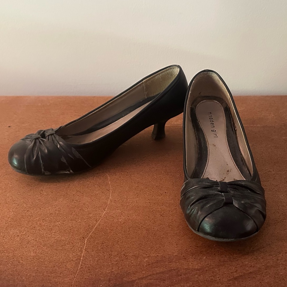 Madden Girl Black Pumps Size 10 – Classic Knot Detail Heels